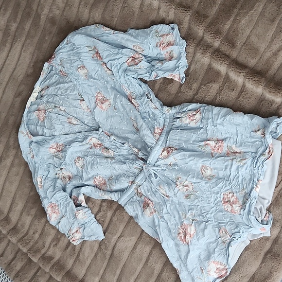 blue flowers romper - Picture 2 of 4